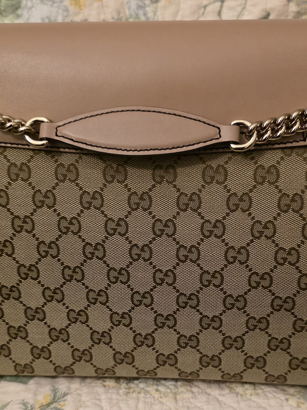 **Authentic** Gucci Emily GG Logo Canvas Chain Shoulder Tote with Tassel - Picture 3 of 14